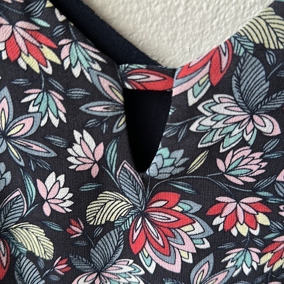 CAbi top tank adjustable straps size medium Floral - Picture 2 of 10